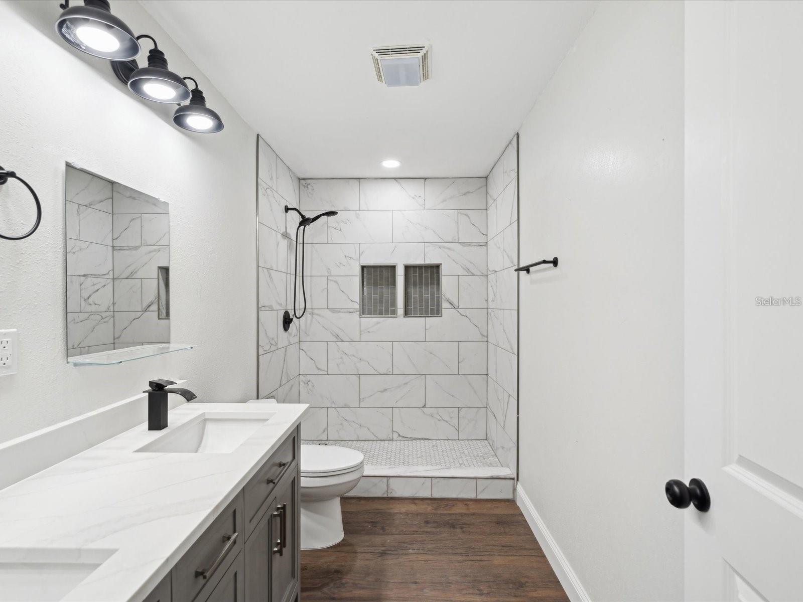 1008 E Norfolk St Property Photo 27