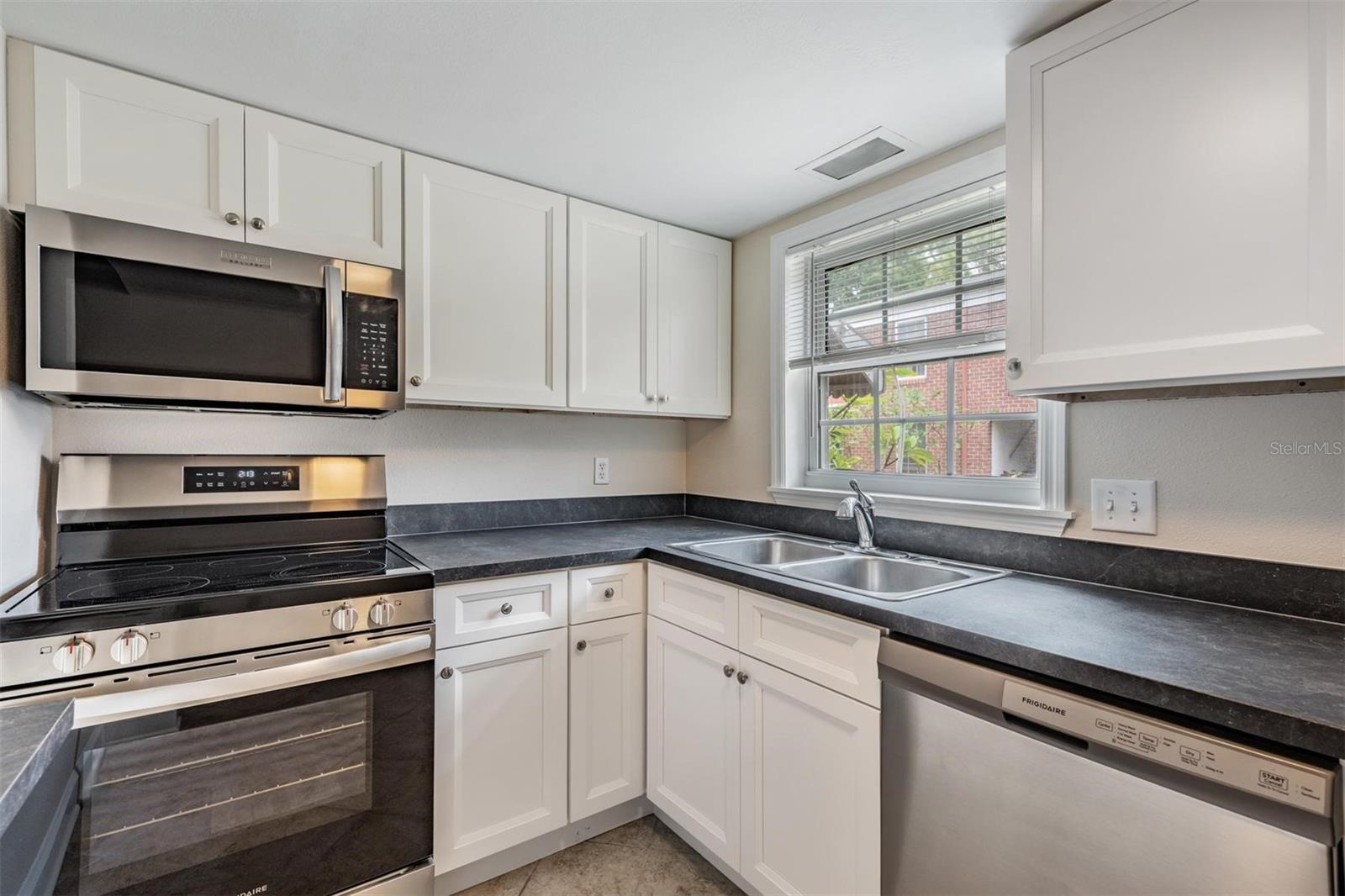 8565 12th Way N #a Property Photo 18