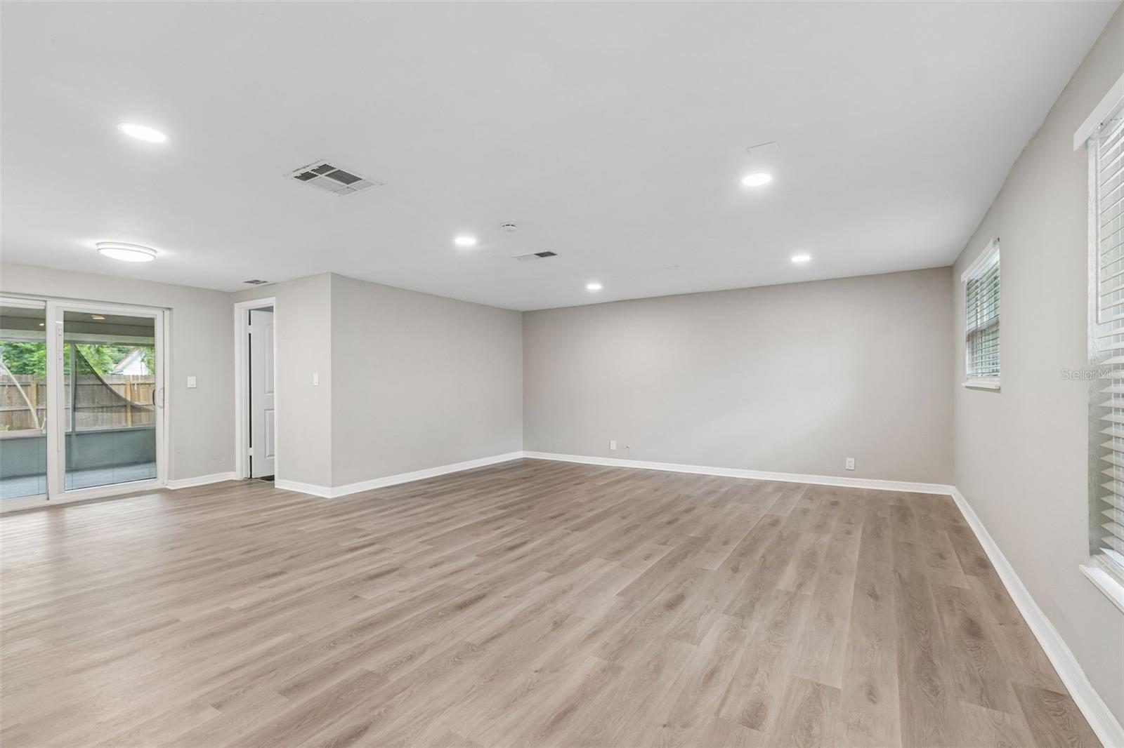 1124 Jadewood Ave Property Photo 4