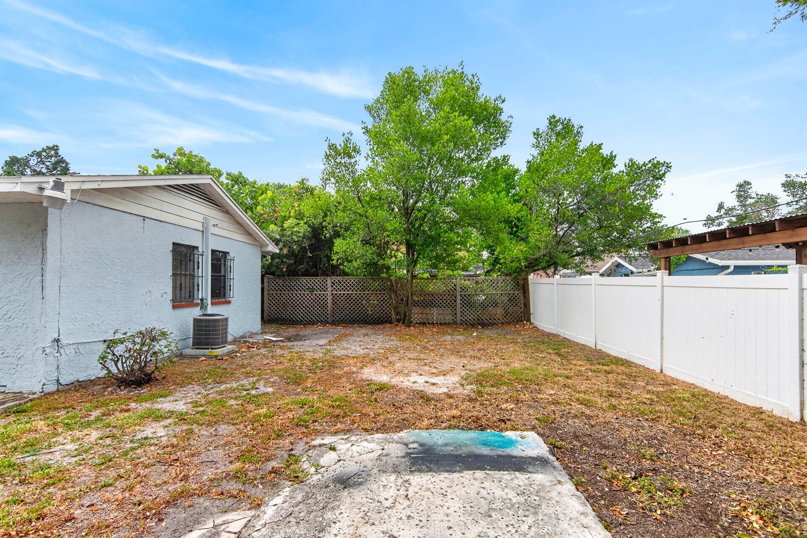 2211 Mallory Ave Property Photo 34