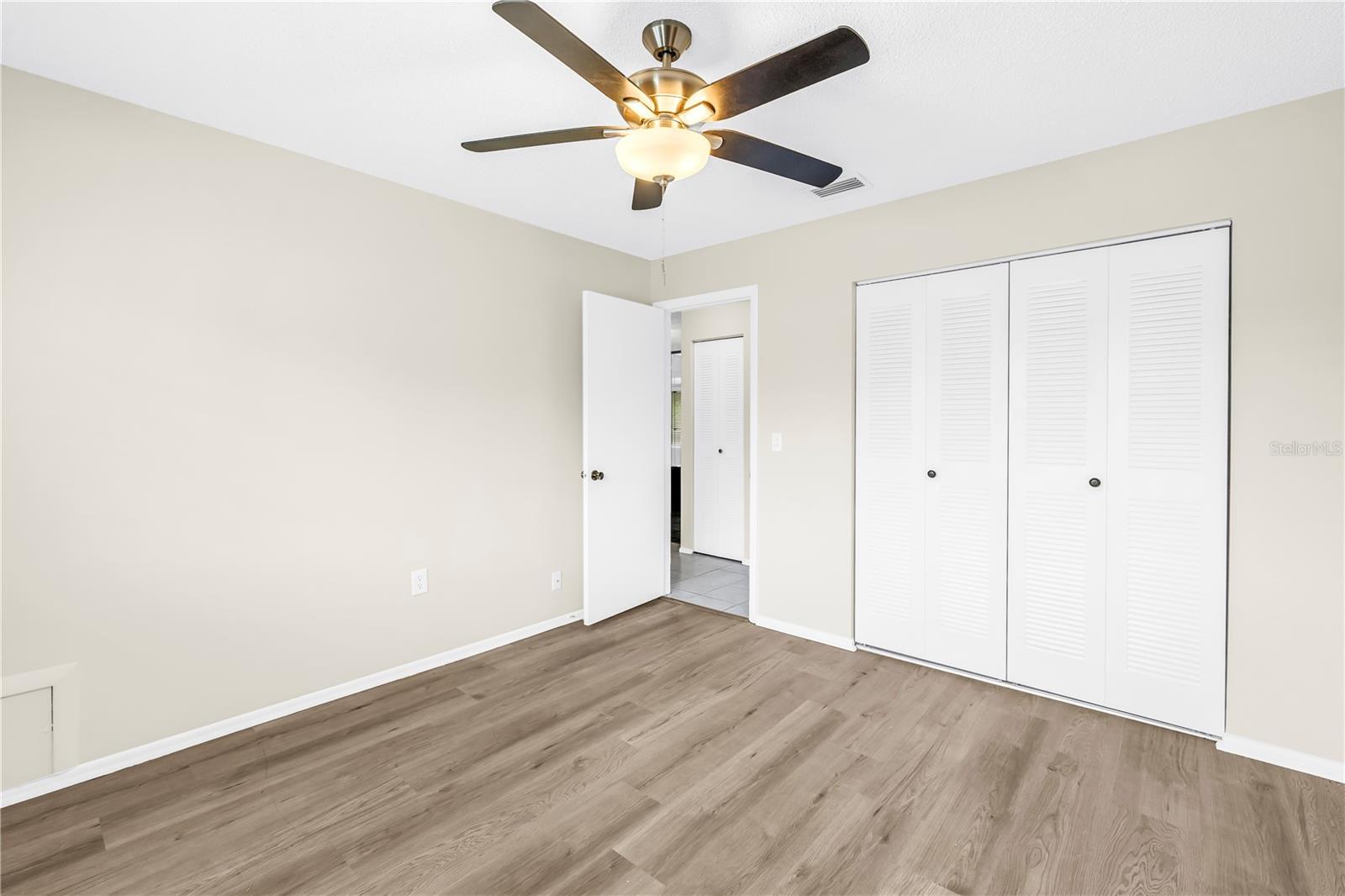 5812 16th Ln Ne Property Photo 27