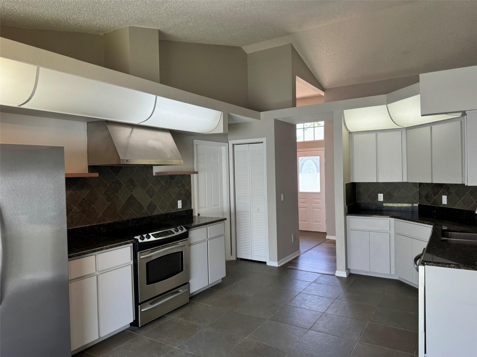 10104 Beefmaster Ct Property Photo 4
