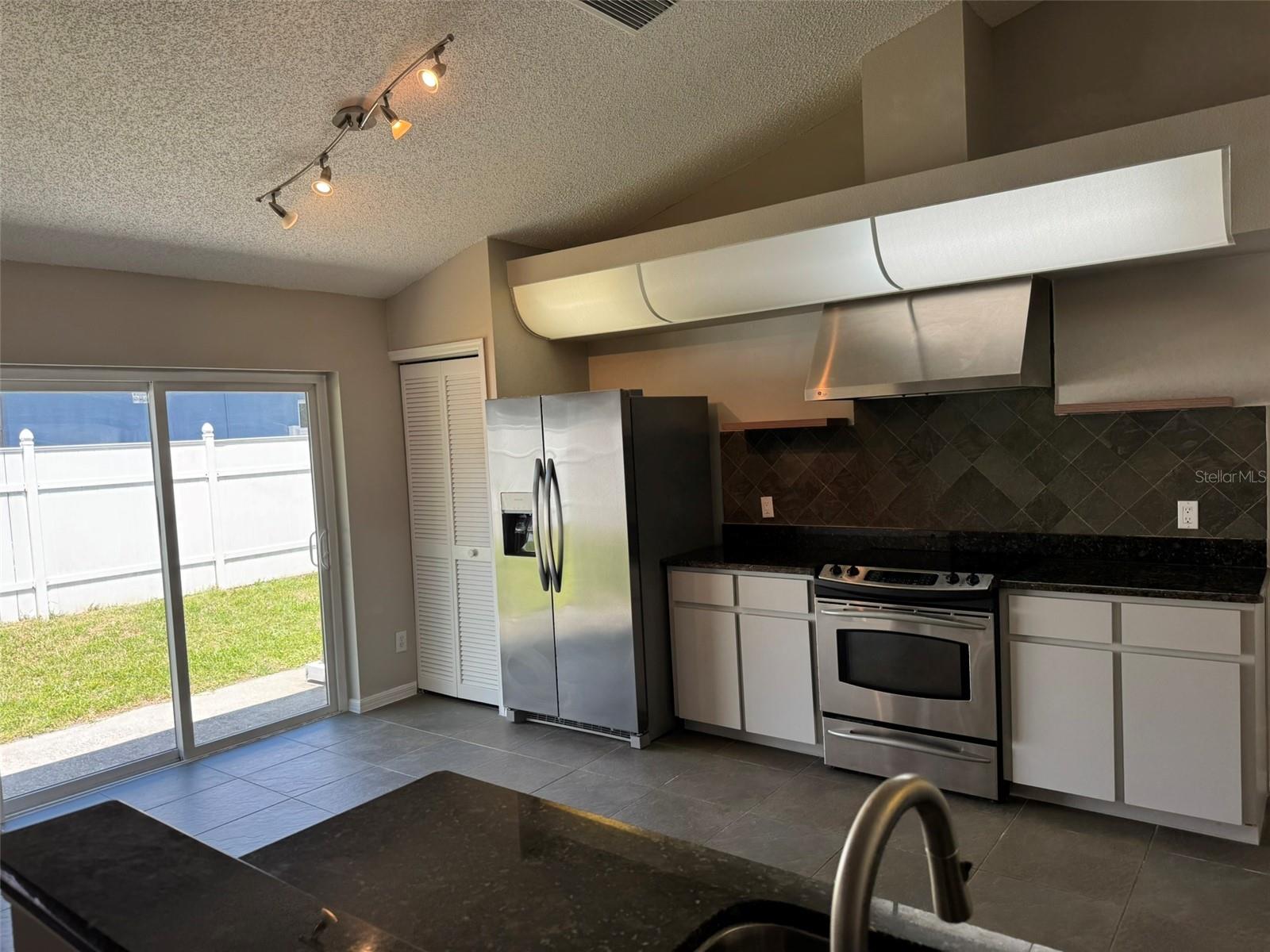 10104 Beefmaster Ct Property Photo 5