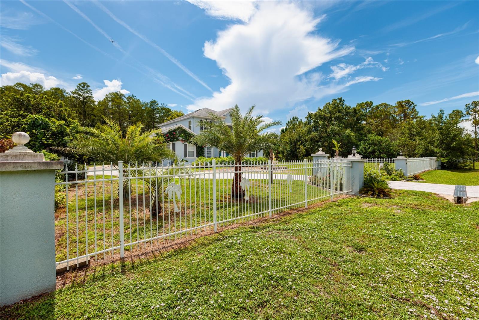 1436 Altamont Ln Property Photo 12