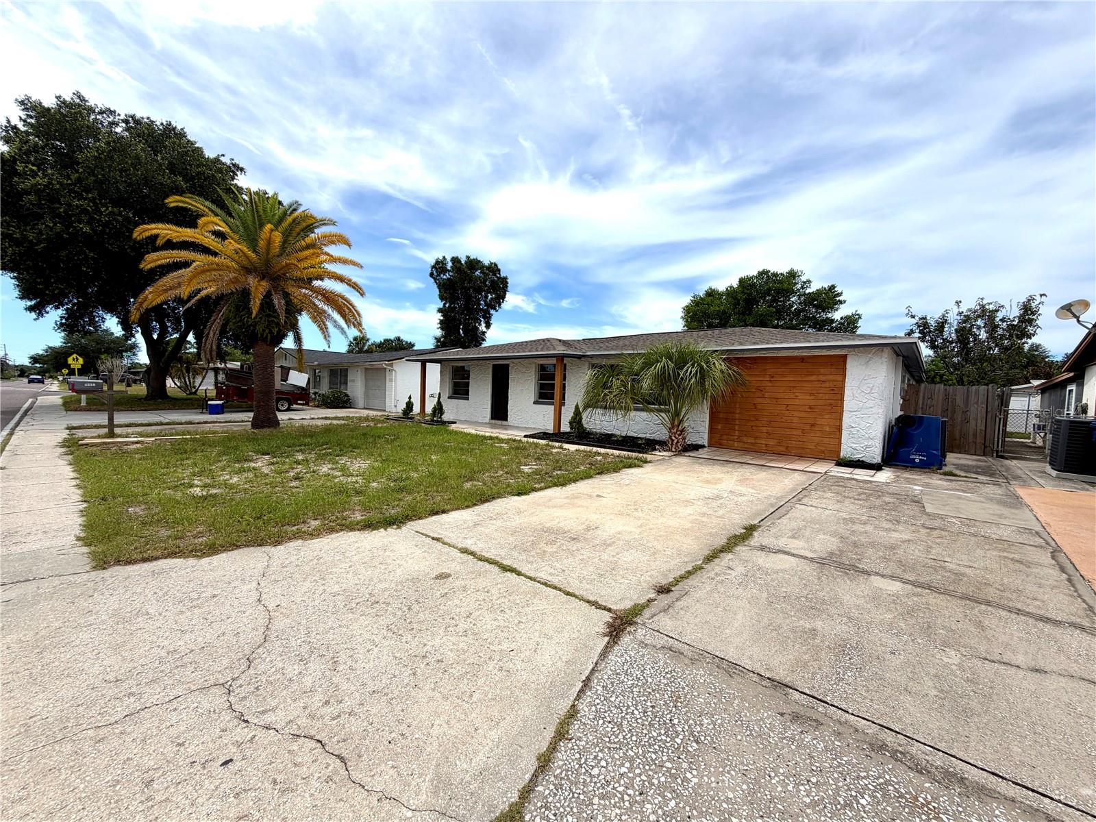 TB8526522 Property Photo 3
