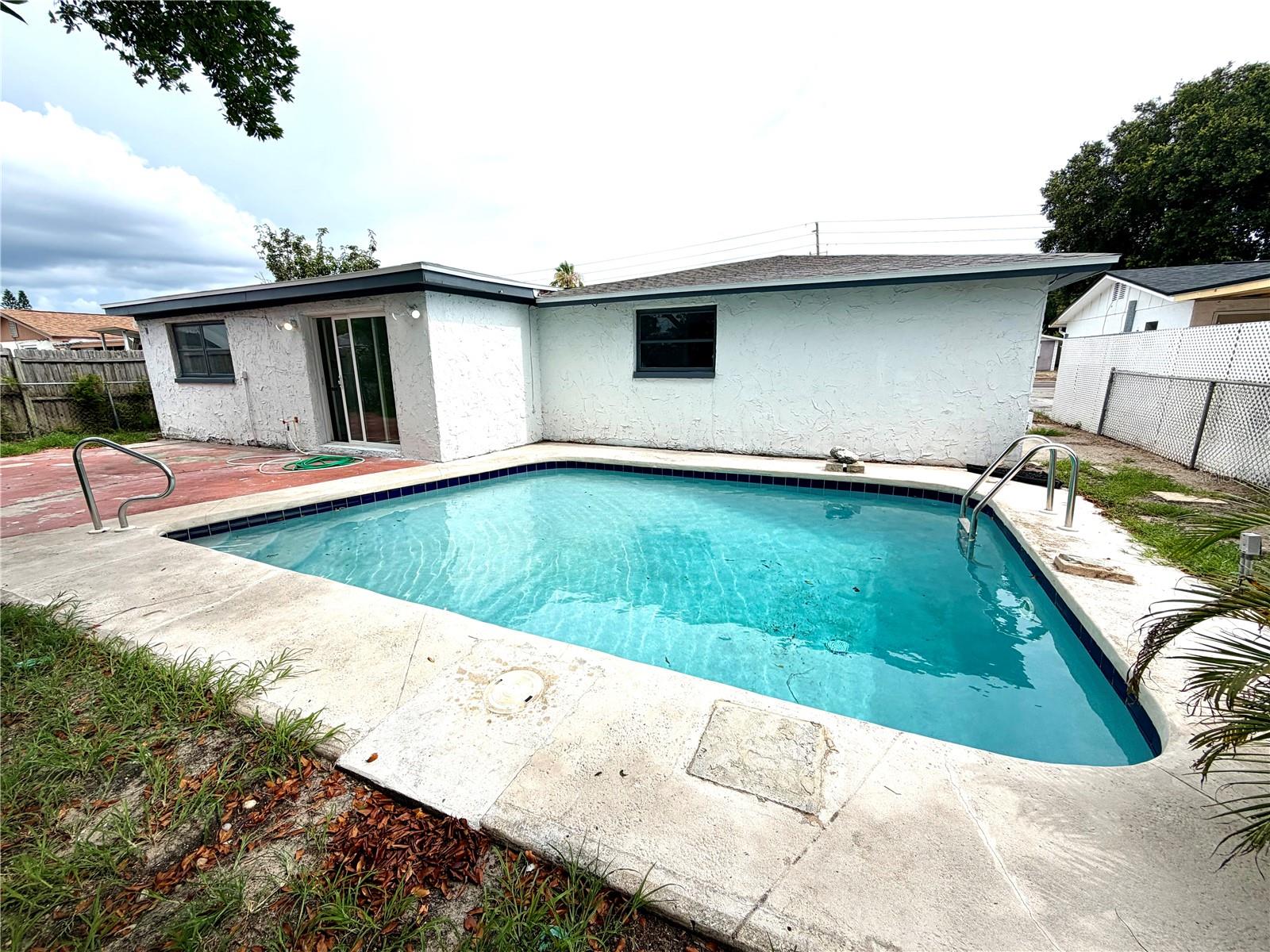 TB8526522 Property Photo 4