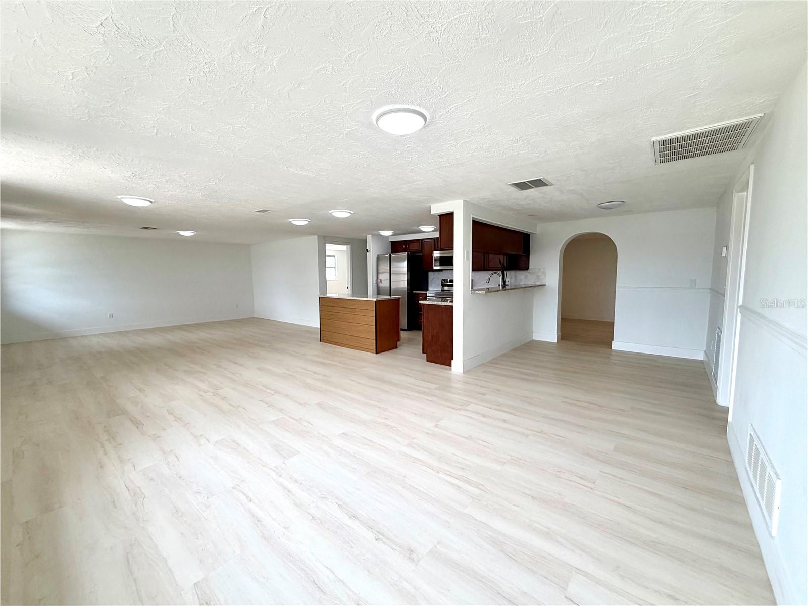 TB8526522 Property Photo 8