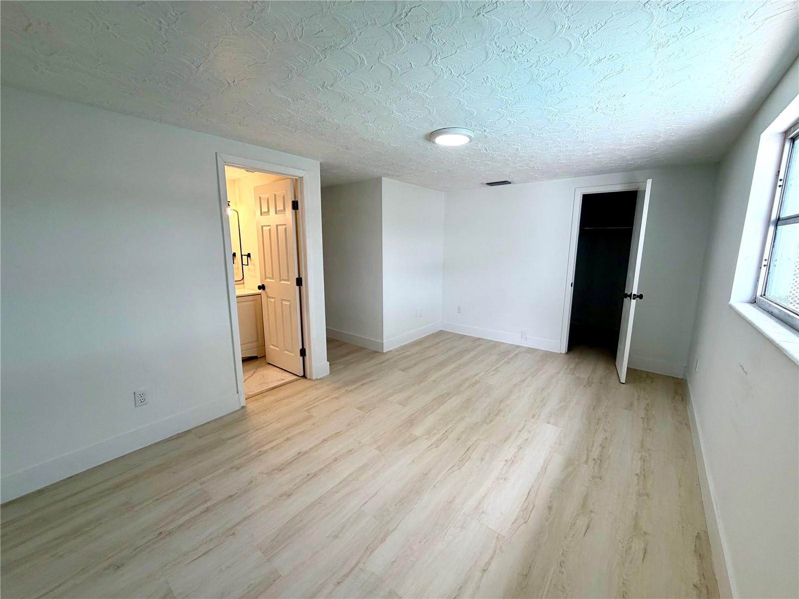 TB8526522 Property Photo 13