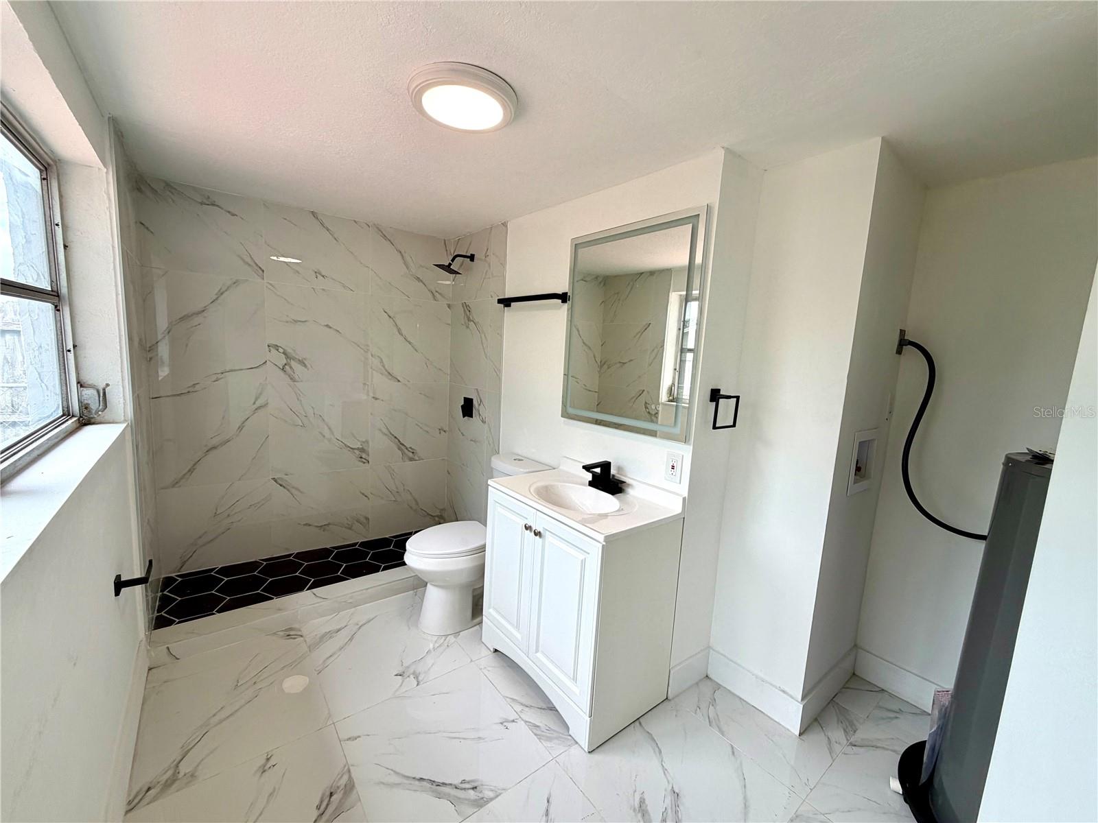 TB8526522 Property Photo 21