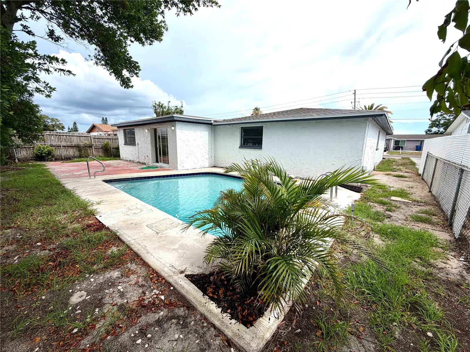 TB8526522 Property Photo 30