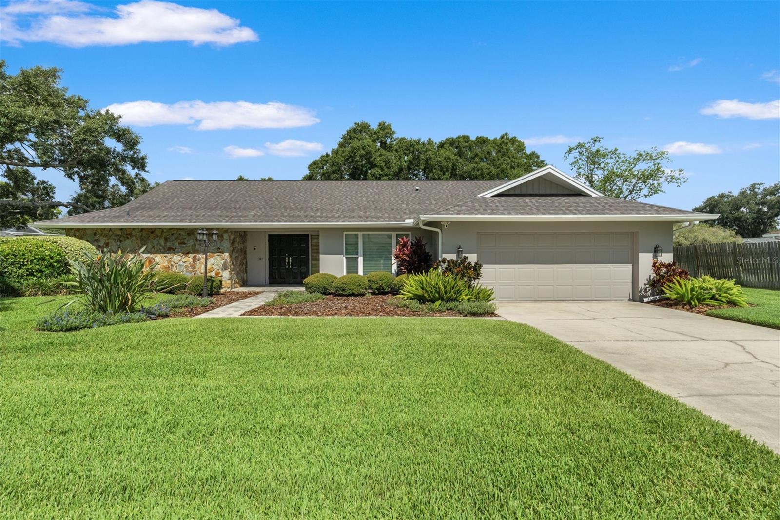13916 Middle Park Dr Property Photo 1