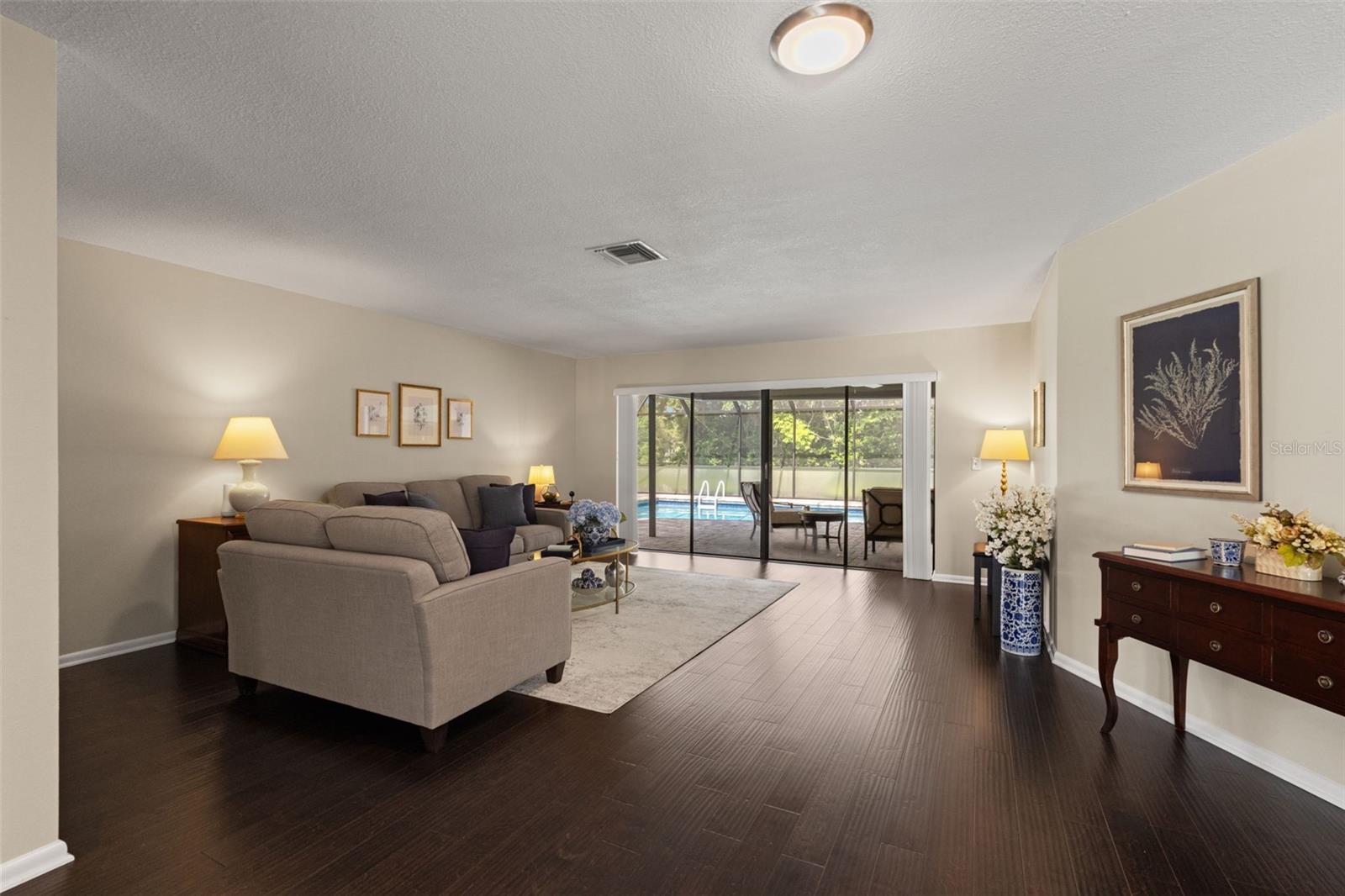 13916 Middle Park Dr Property Photo 11