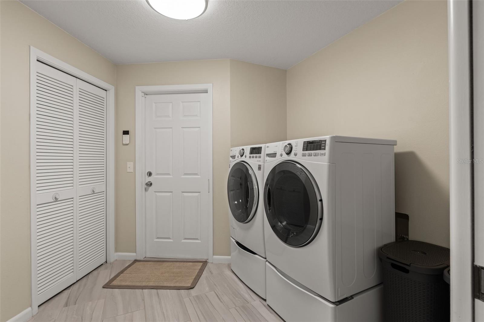 13916 Middle Park Dr Property Photo 21