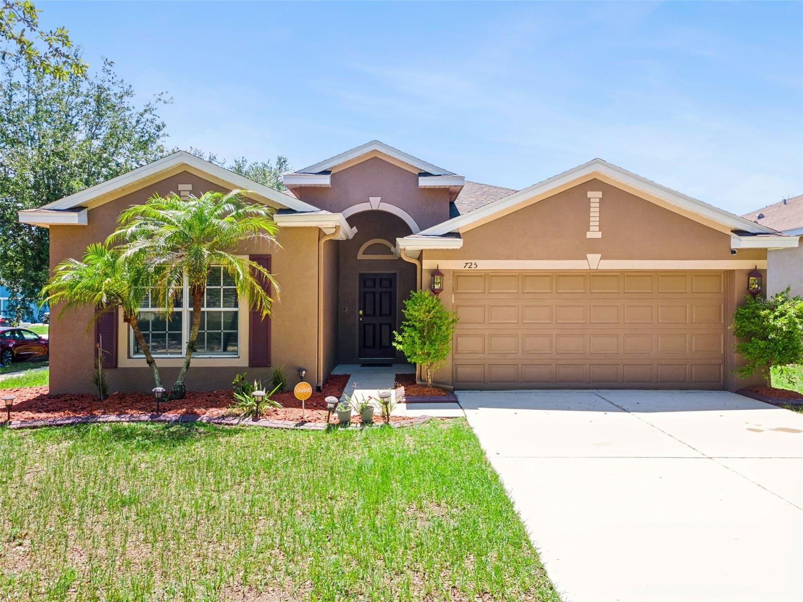 725 STAR POINTE DR Property Photo 1