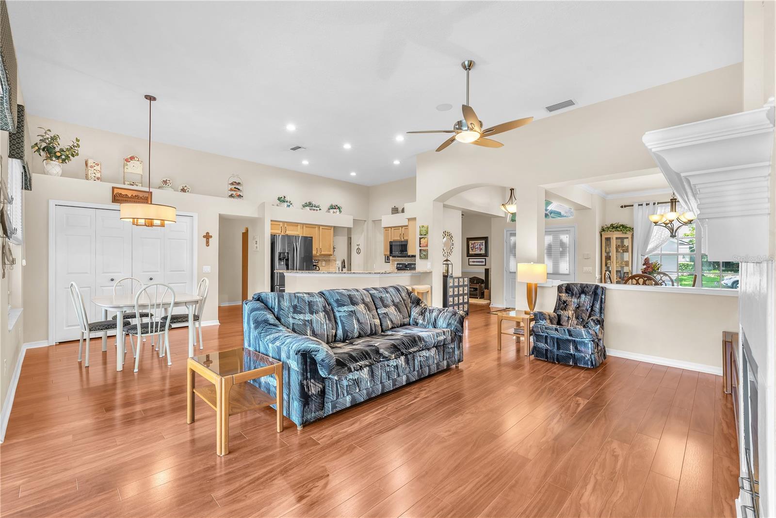 2219 Longmore Cir Property Photo 5