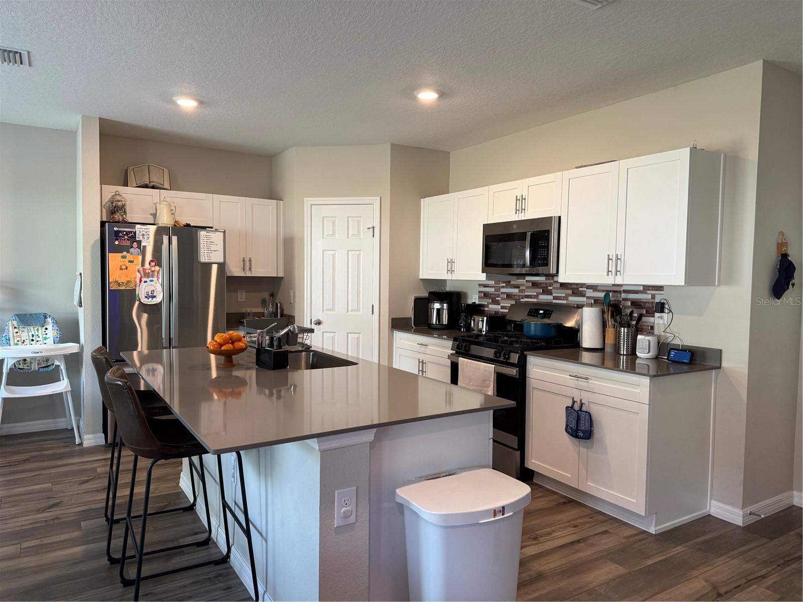 TB8526613 Property Photo 2