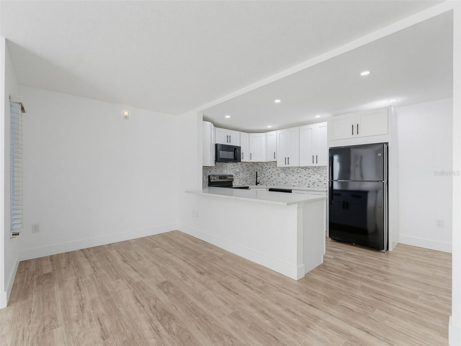 1261 Pine Ridge Cir W #d1 Property Photo 4