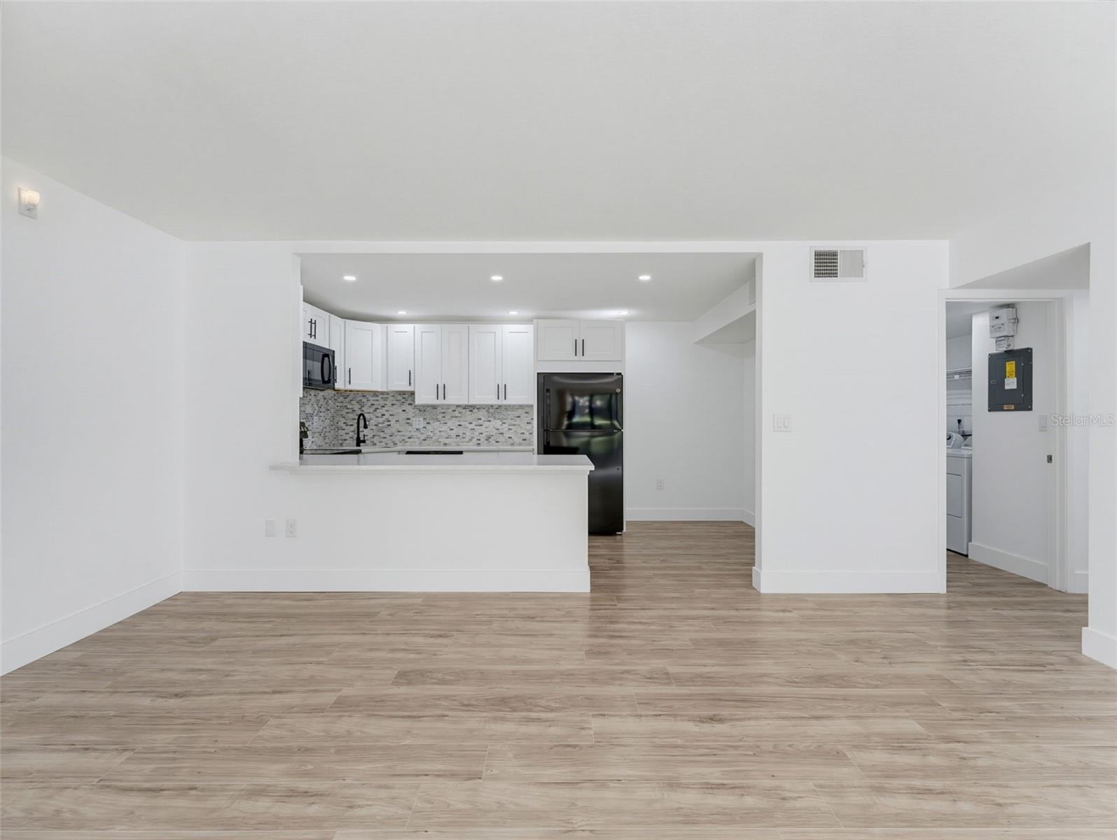 1261 Pine Ridge Cir W #d1 Property Photo 6