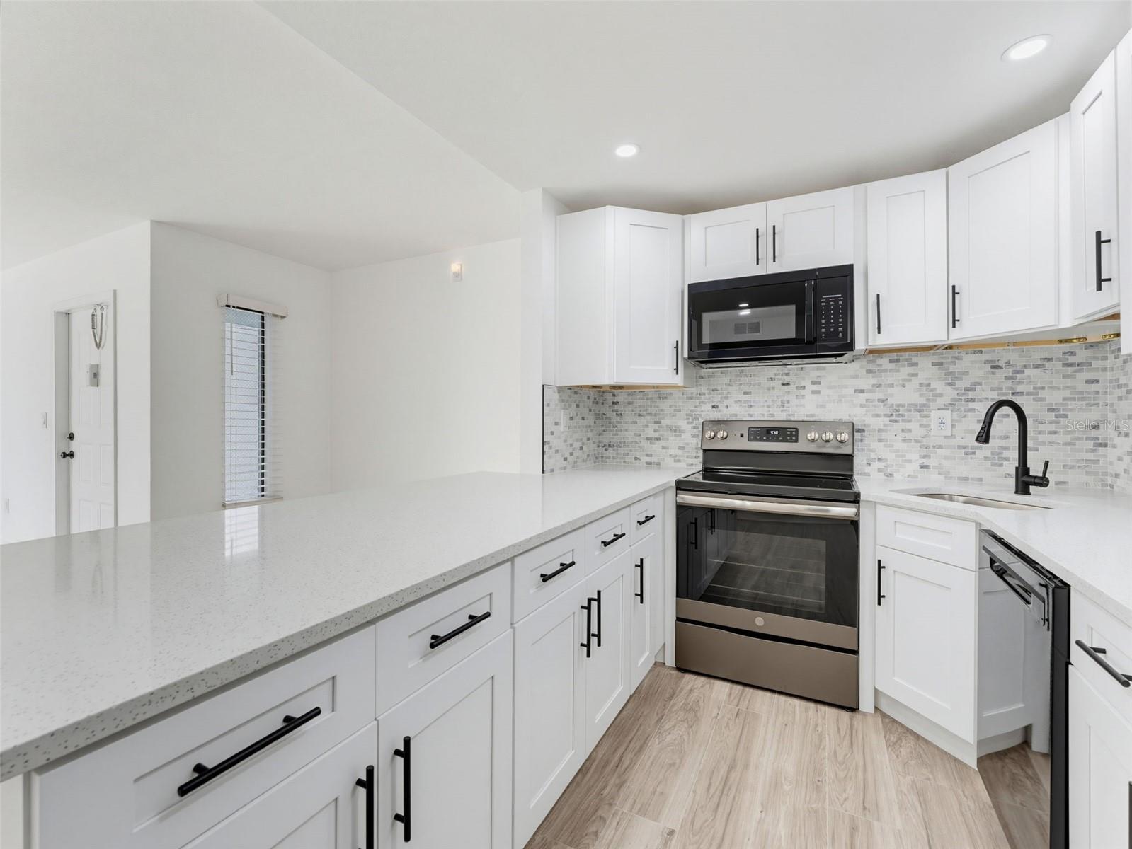 1261 Pine Ridge Cir W #d1 Property Photo 7