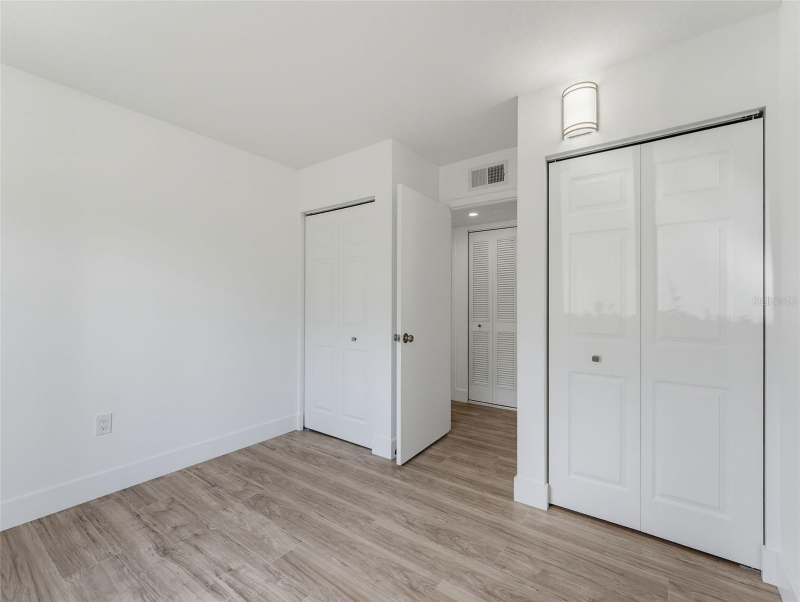 1261 Pine Ridge Cir W #d1 Property Photo 16
