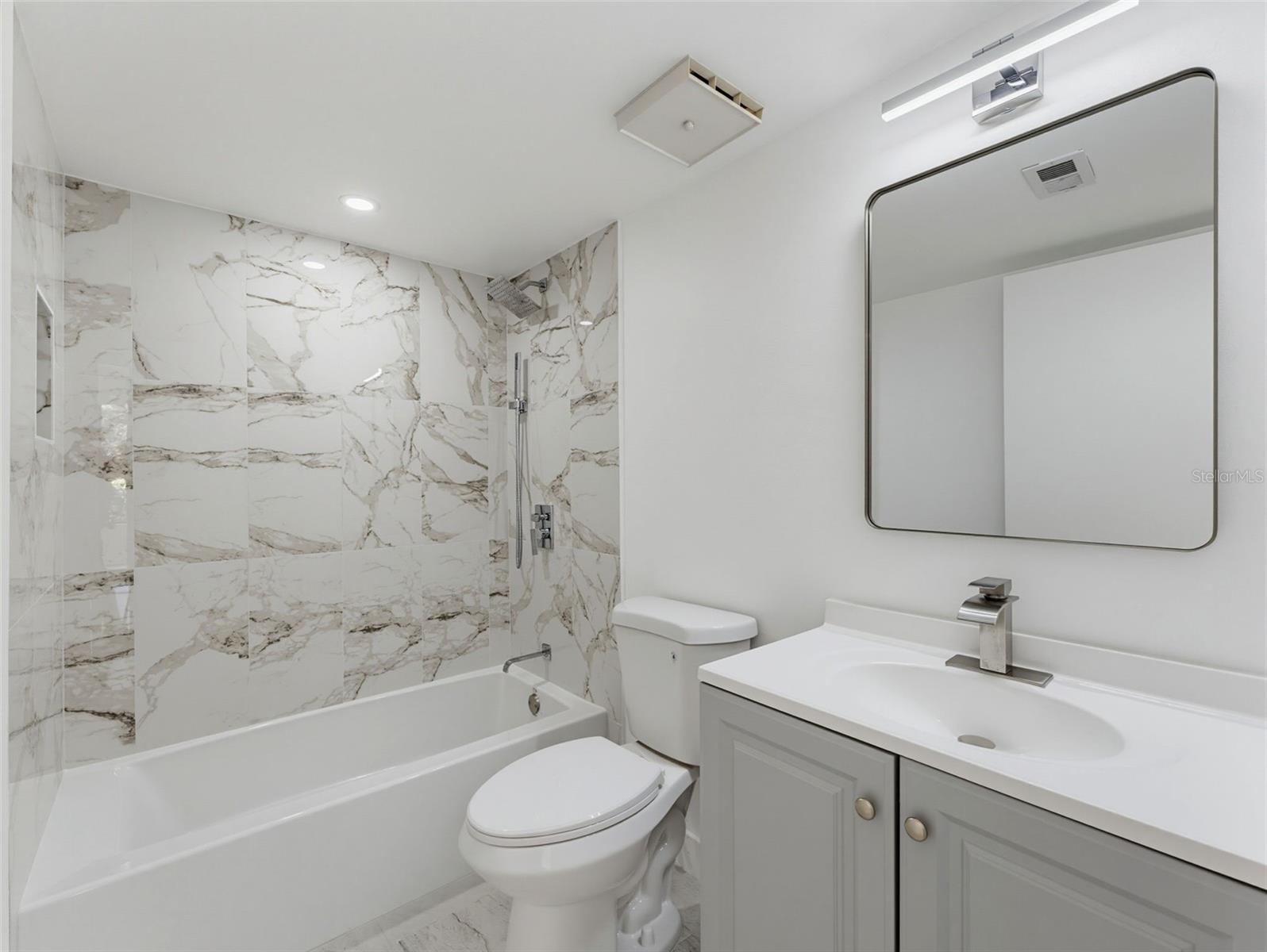 1261 Pine Ridge Cir W #d1 Property Photo 18