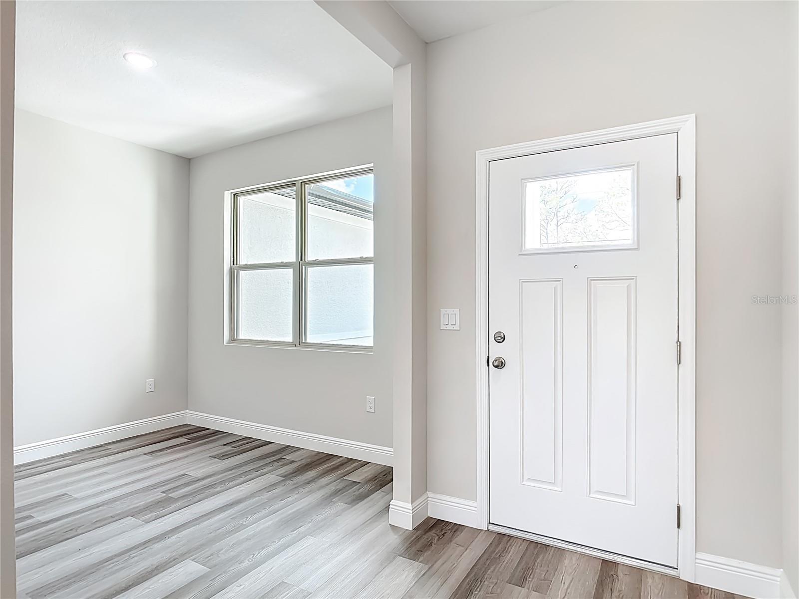 2021 S Chamberlain Blvd Property Photo 4