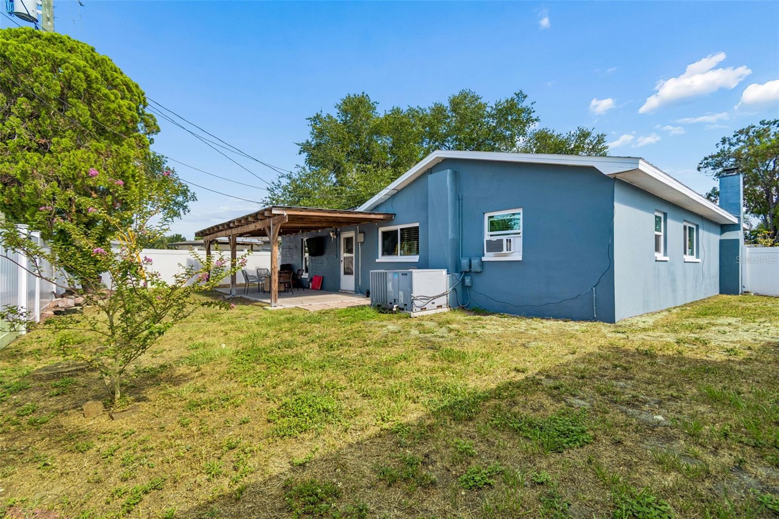 10748 Village Green Ave Property Photo 22