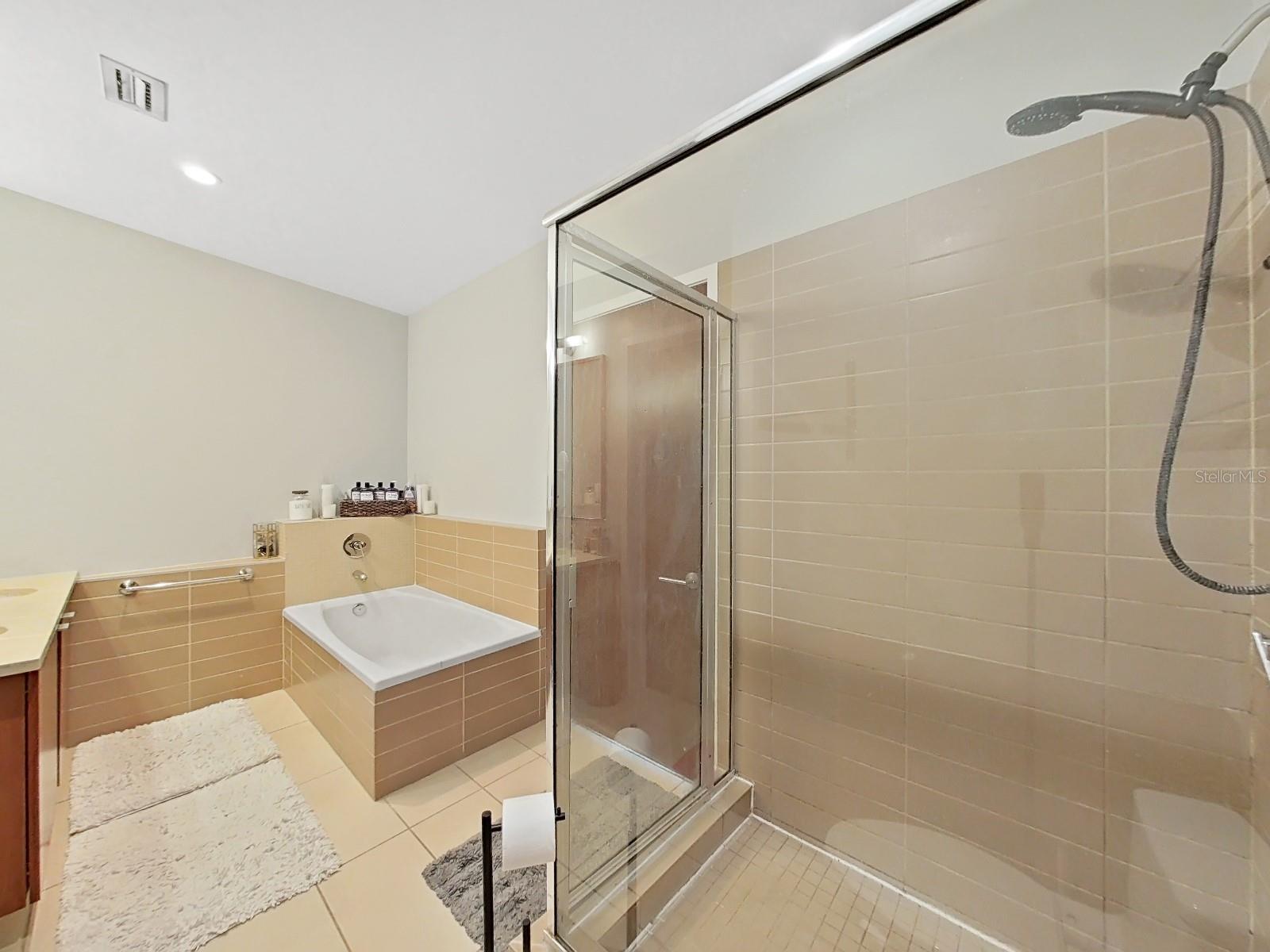 111 N 12th St #1810 Property Photo 21