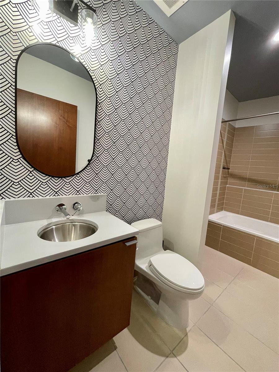 111 N 12th St #1810 Property Photo 26