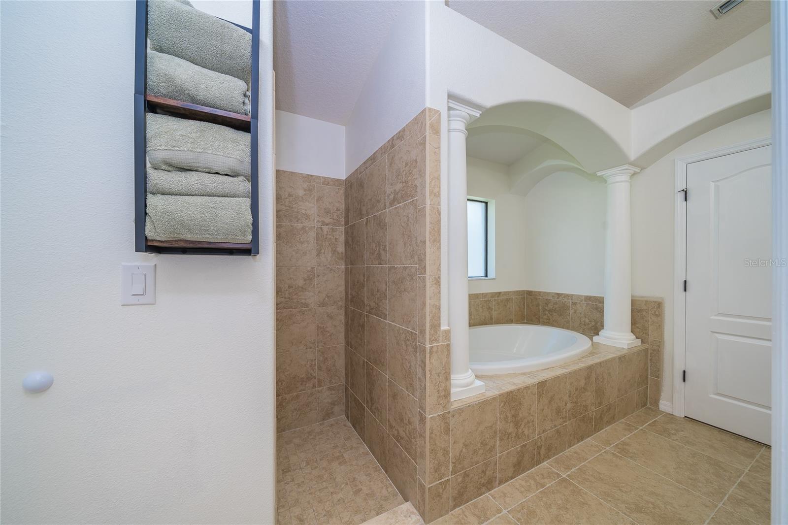 4907 Pointe O Woods Dr Property Photo 52