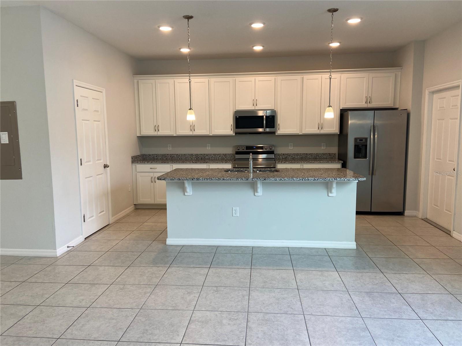 5029 Avalon Park Blvd Property Photo 5