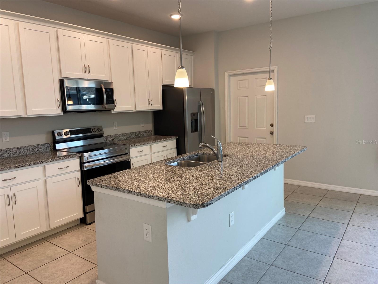 5029 Avalon Park Blvd Property Photo 8