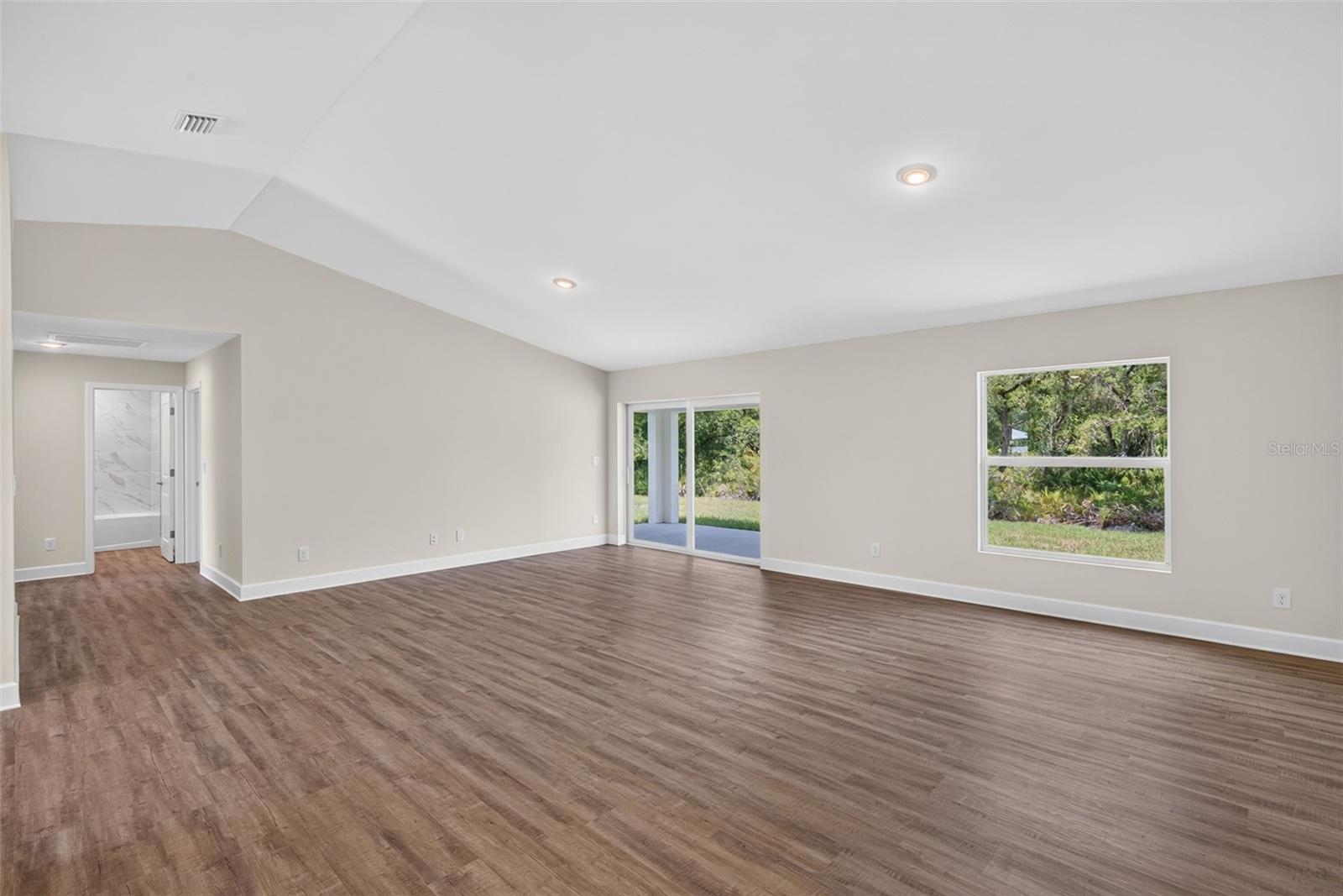 151 Kirby St Property Photo 2