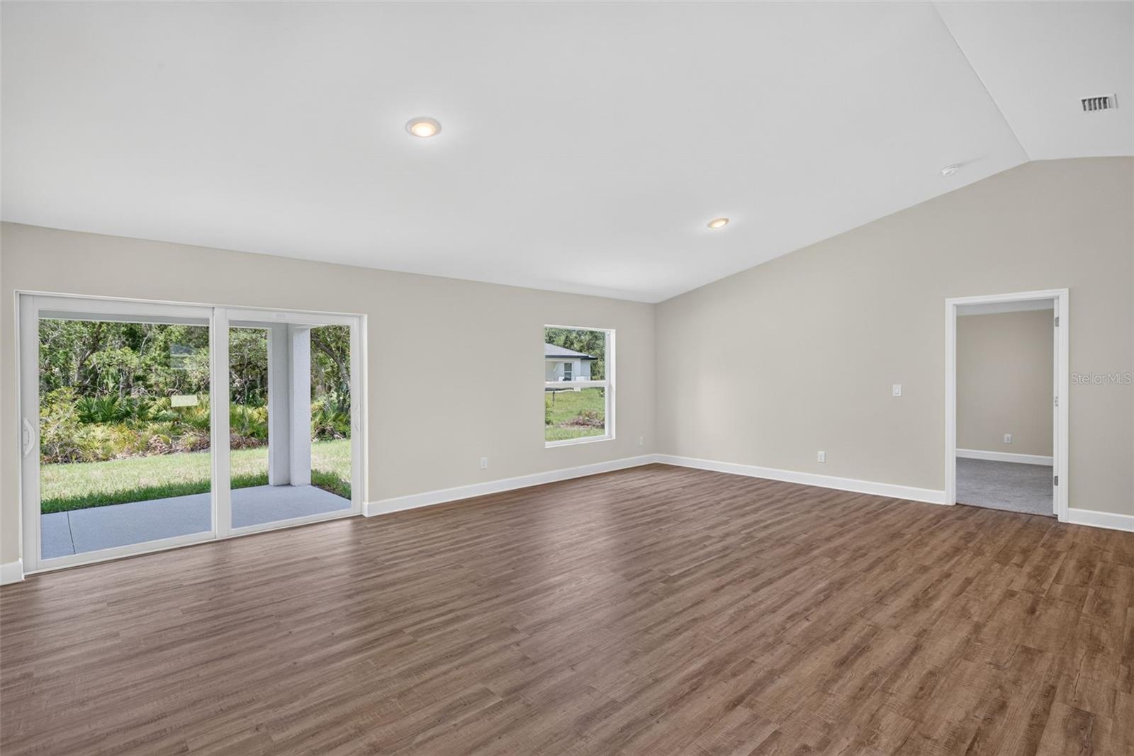 151 Kirby St Property Photo 4