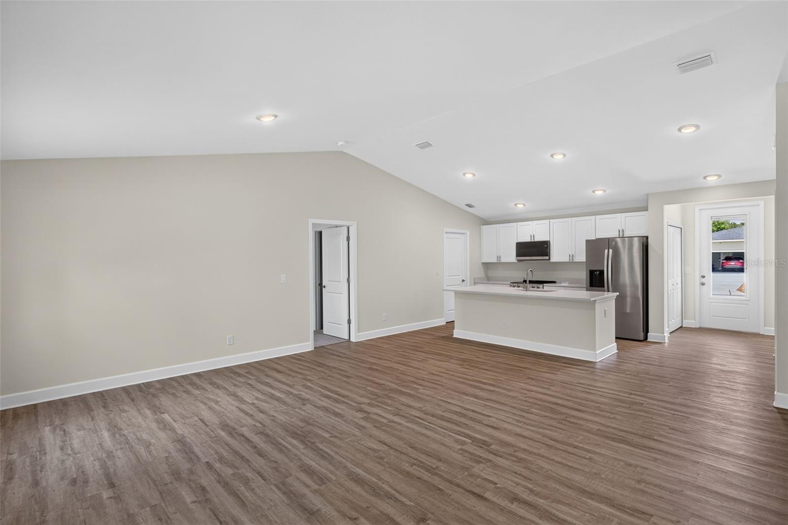 151 Kirby St Property Photo 7
