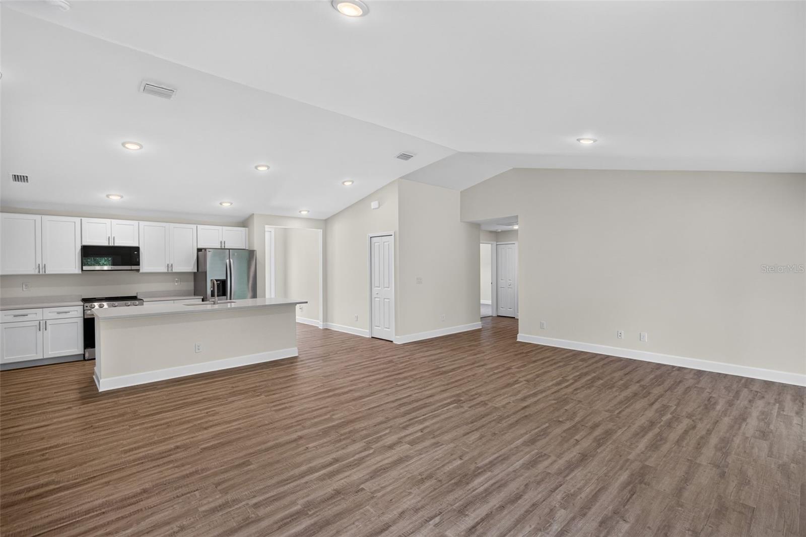 151 Kirby St Property Photo 8