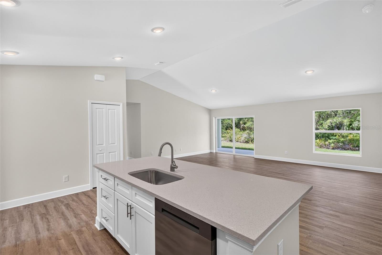151 Kirby St Property Photo 9