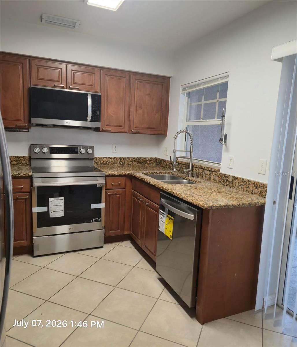 734 Kensington Lake Cir #brandon Property Photo 10