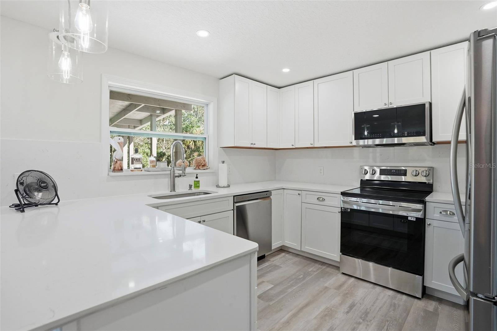 7266 Tropical Dr Property Photo 6