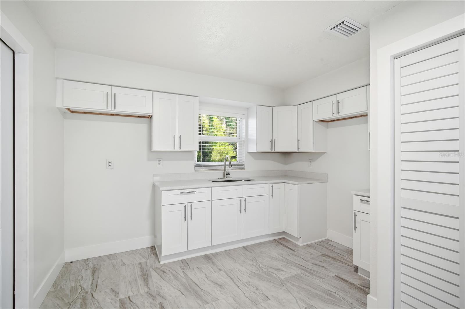 7309 N Hutton Pl #d Property Photo 8
