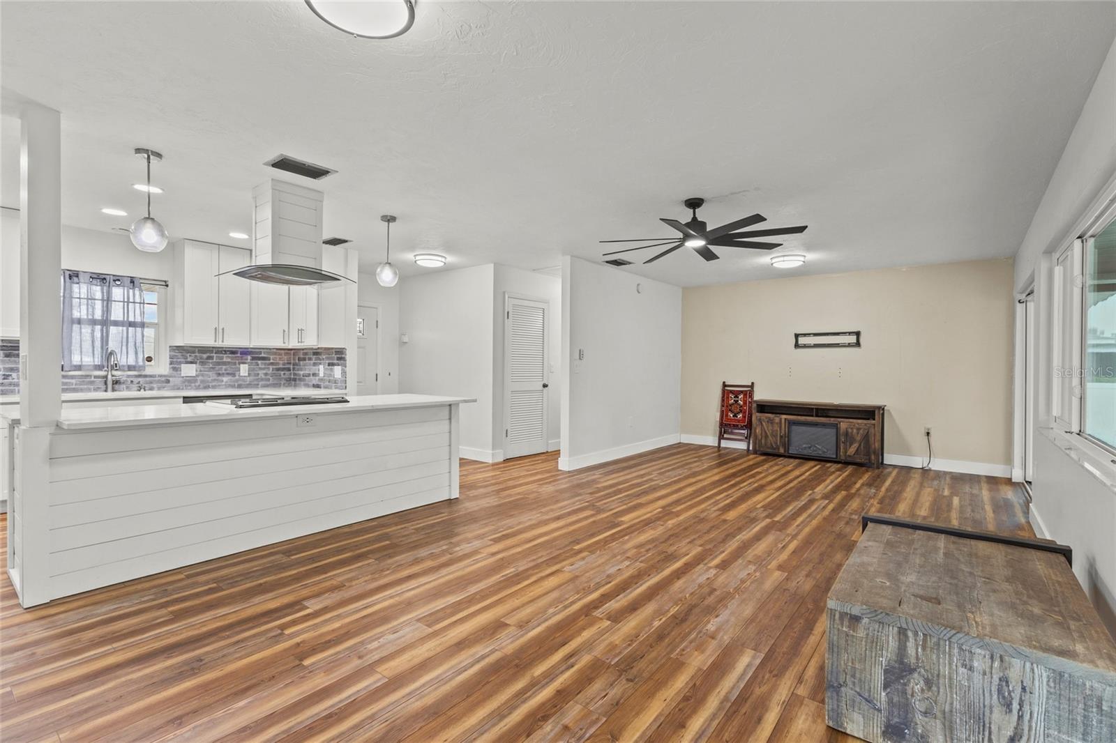611 Leona Ave Property Photo 2