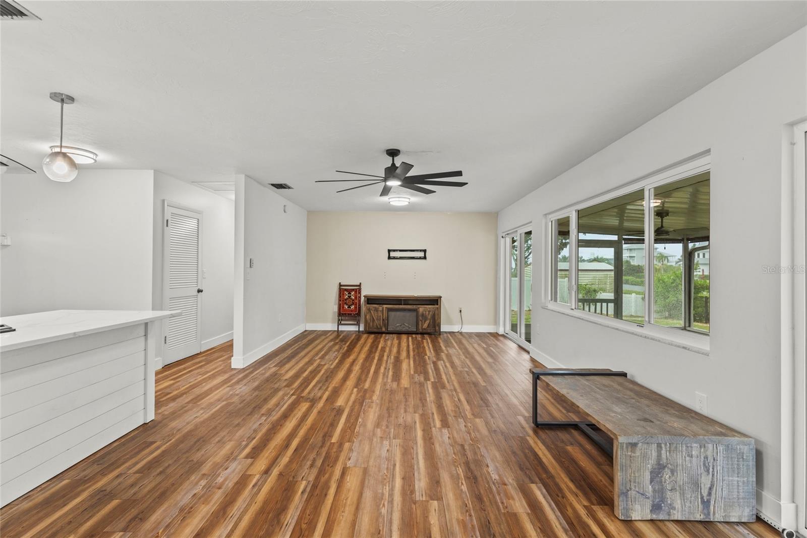 611 Leona Ave Property Photo 3