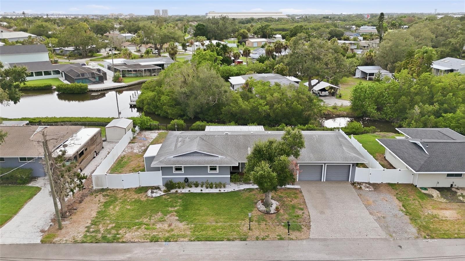 611 Leona Ave Property Photo 41