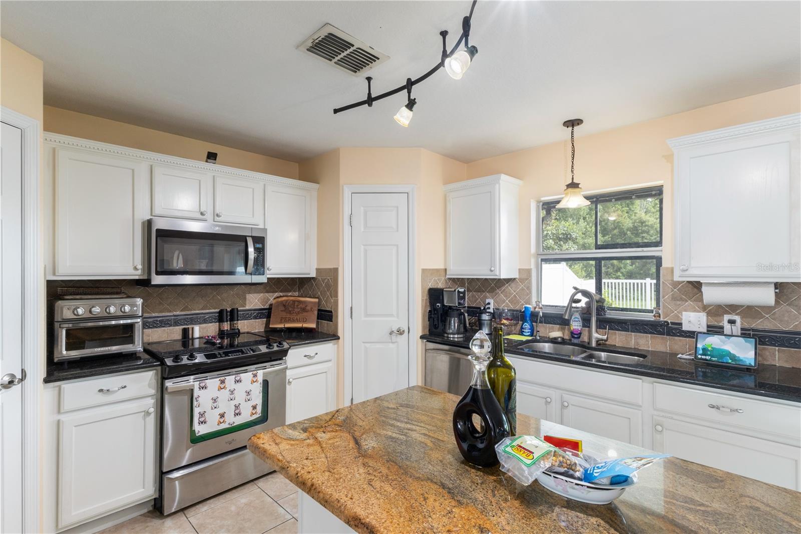 17017 Torvest Ct Property Photo 7