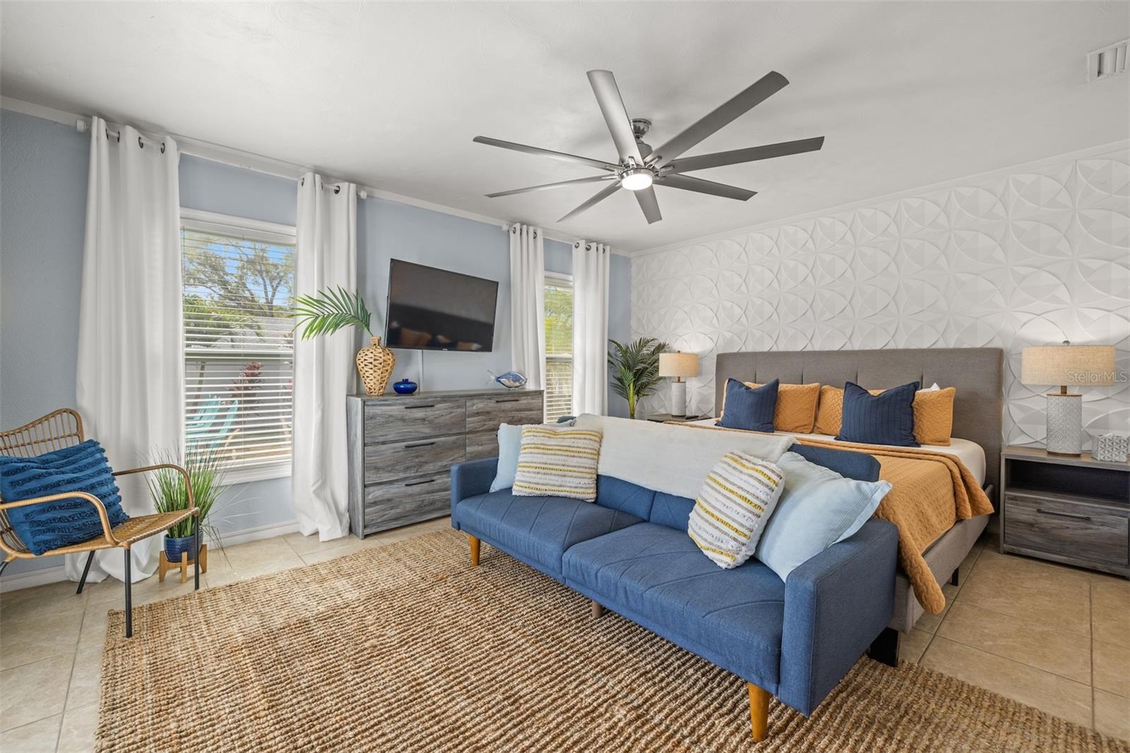 1405 Temple St Property Photo 14