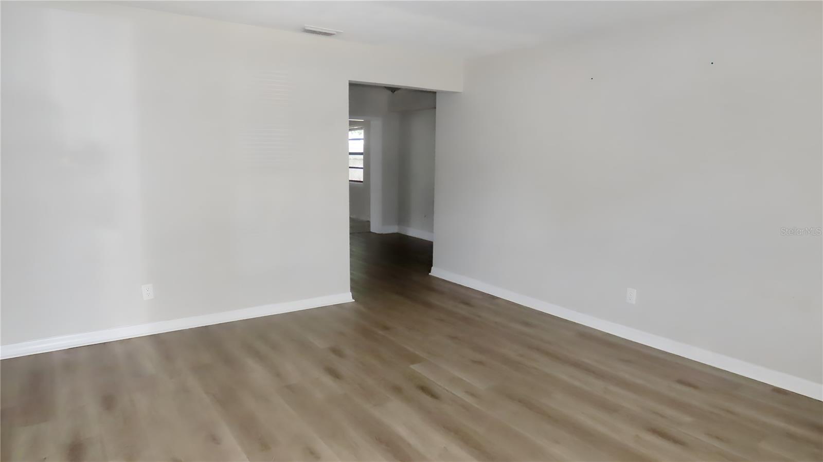 12208 105th St Property Photo 5