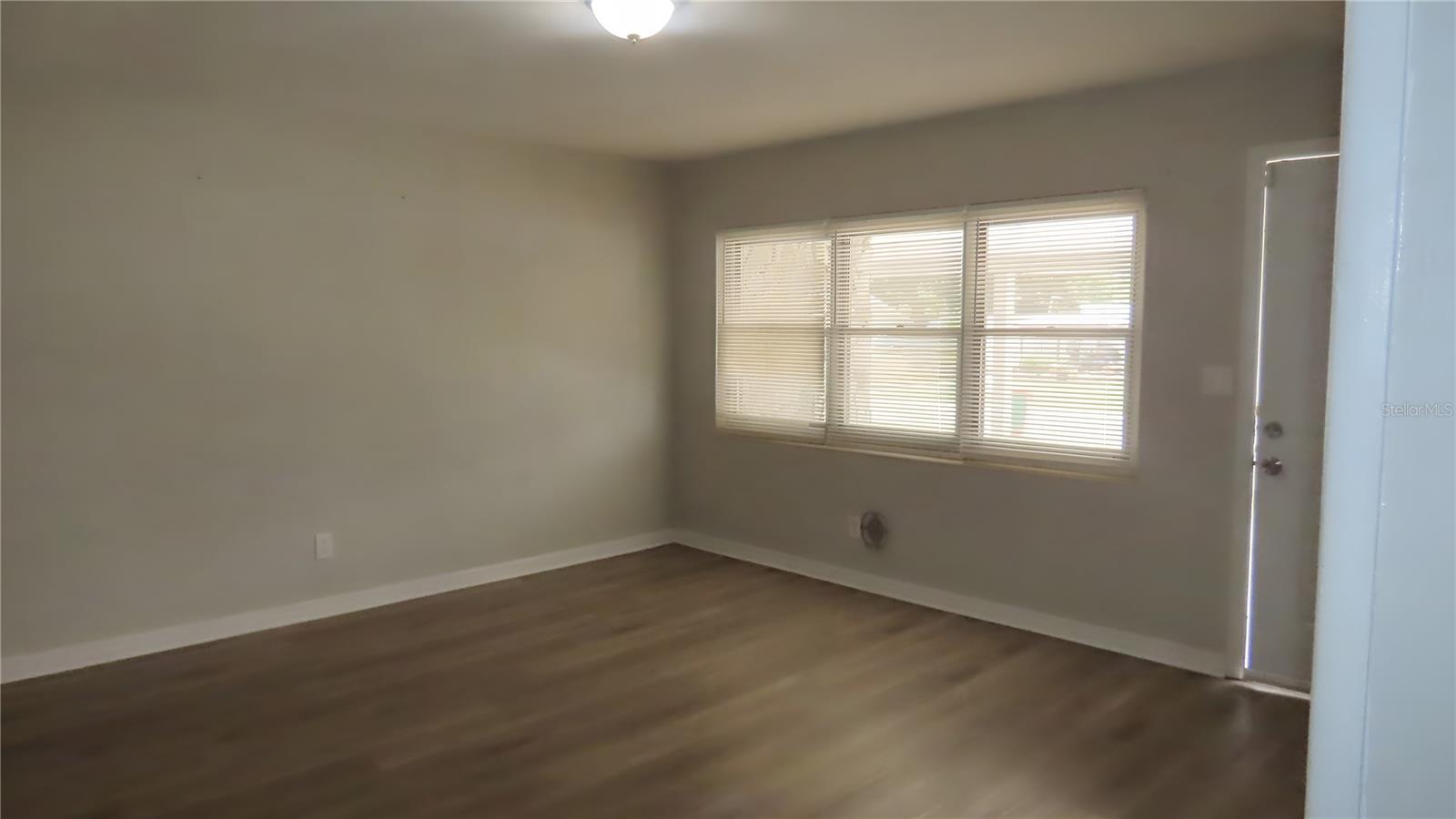 12208 105th St Property Photo 6