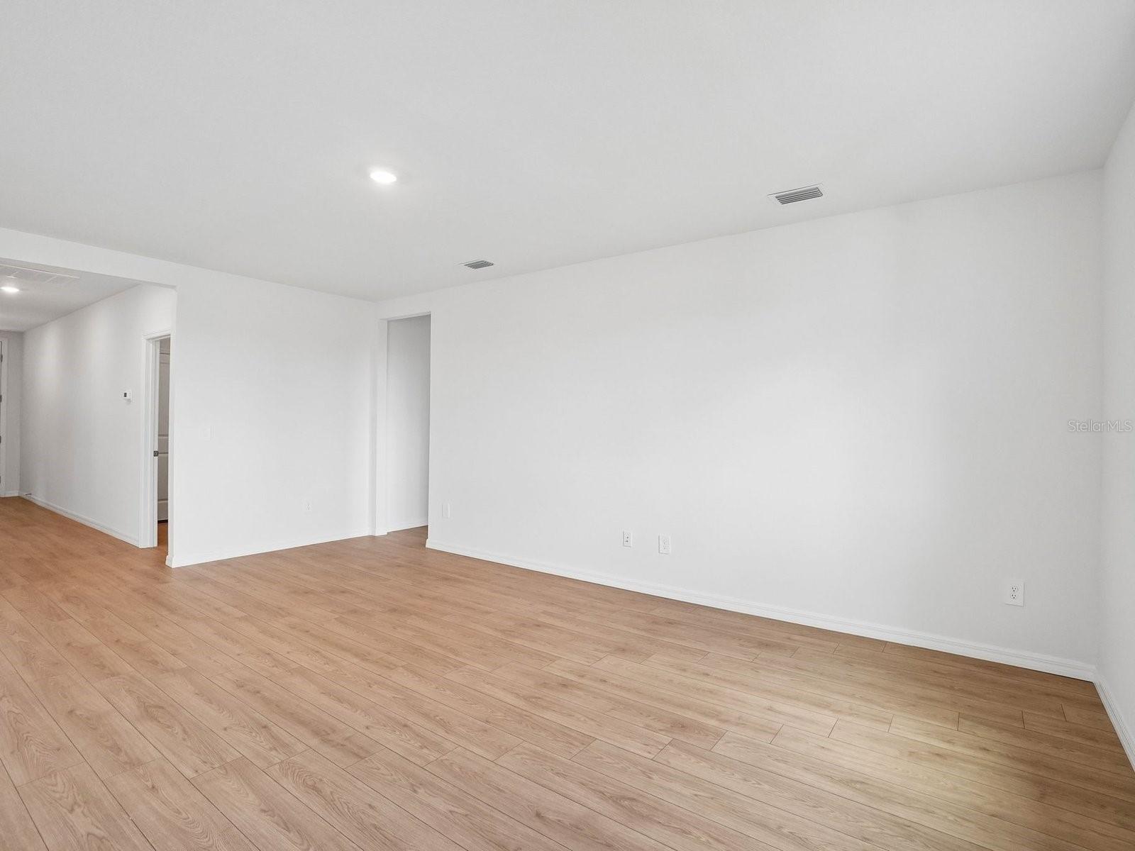 1642 Bark Ridge Dr Property Photo 3