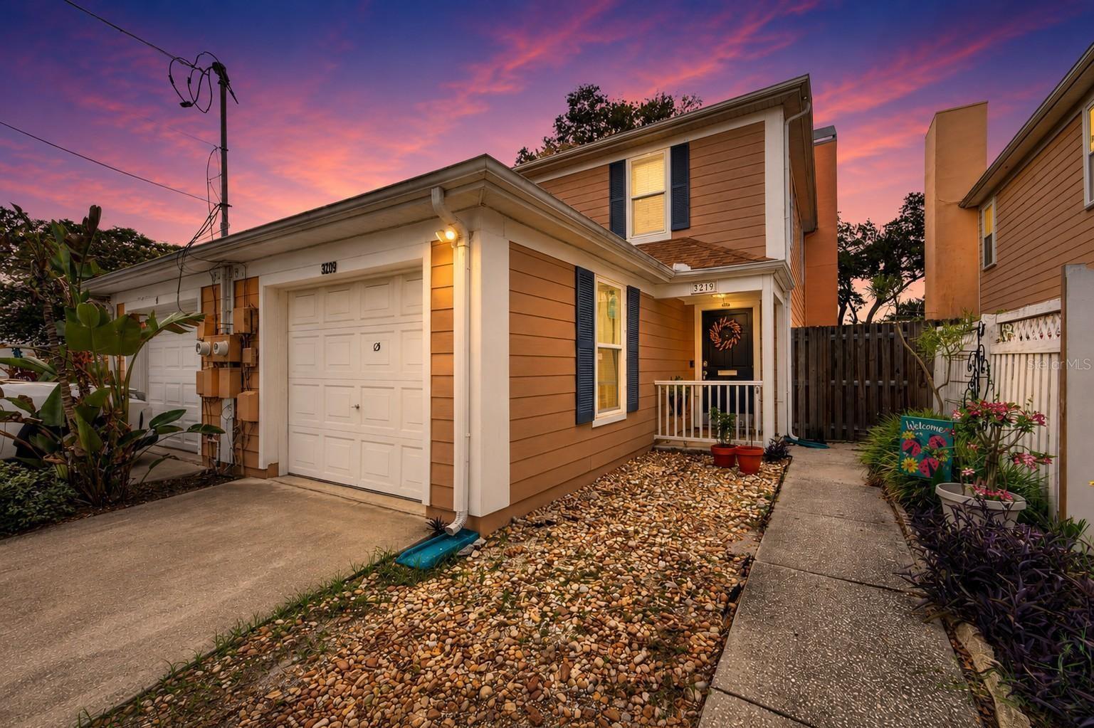 3219 W SANTIAGO ST #B Property Photo 1