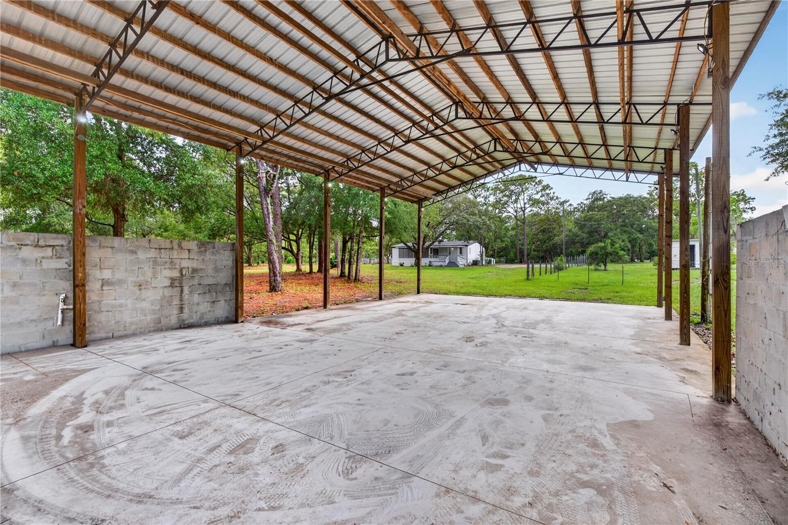17544 Galveston St Property Photo 5